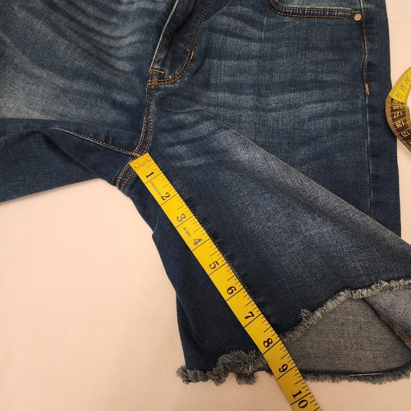 Nine West Womend Bermuda Frayed Denim Shorts Size 4 Loose Fit - Picture 7 of 10
